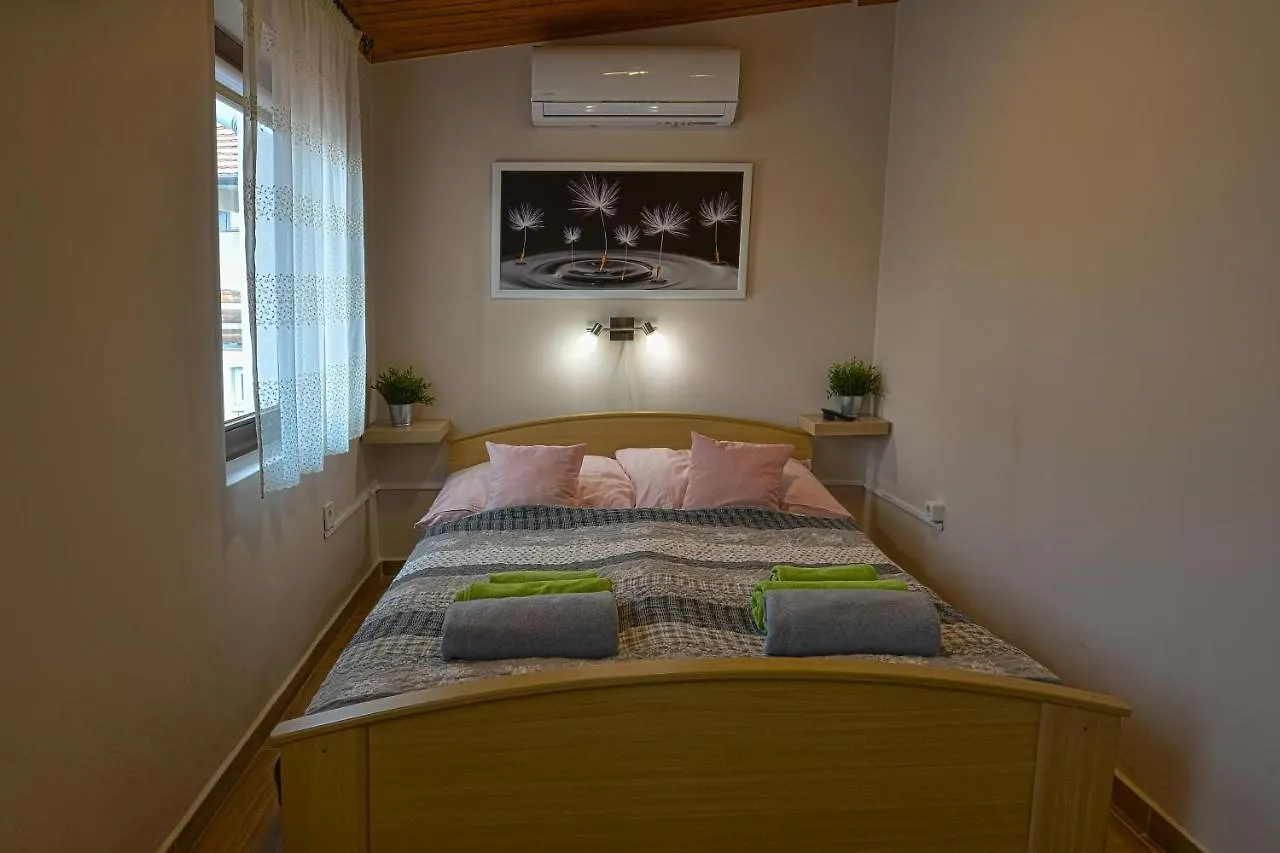 Demetrovics Udvarhaz Eger Apartment