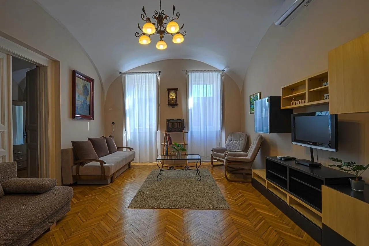 Demetrovics Udvarhaz Apartment Eger Hungary