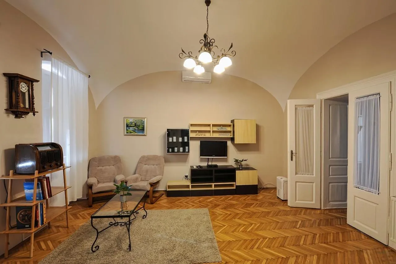 Demetrovics Udvarhaz Apartment Eger Hungary